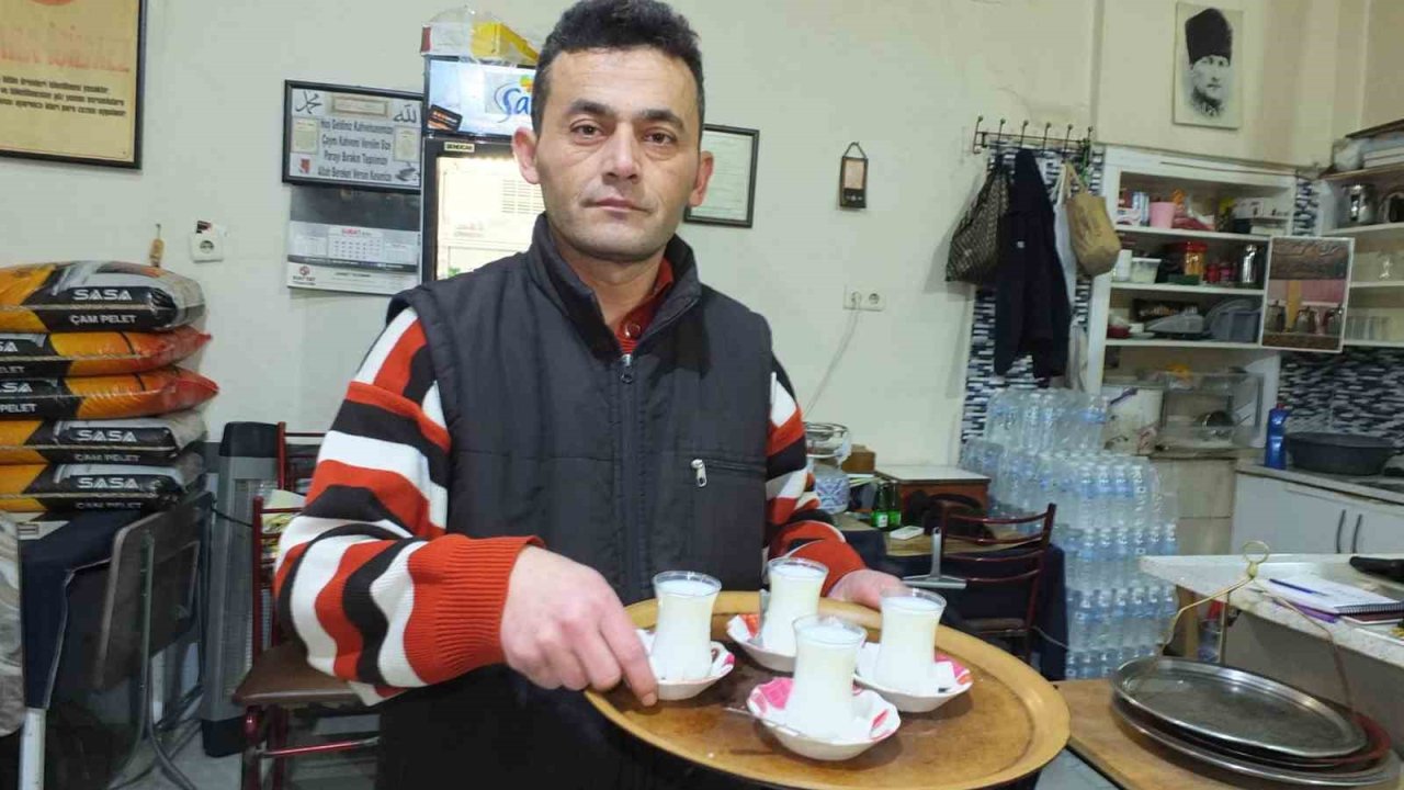 Burhaniye’de kahvehanelerde çay yerine süt içiliyor