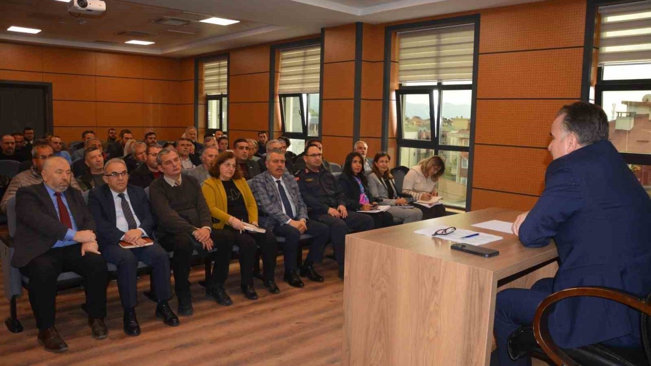 Edremit’te 2025 yılı sonu muhtarlar değerlendirme toplantısı gerçekleştirildi
