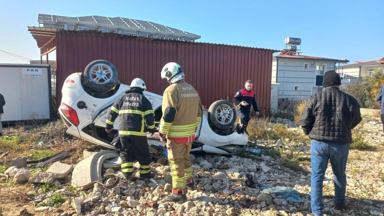 Samandağ’da takla atan otomobilin sürücüsü yaralandı