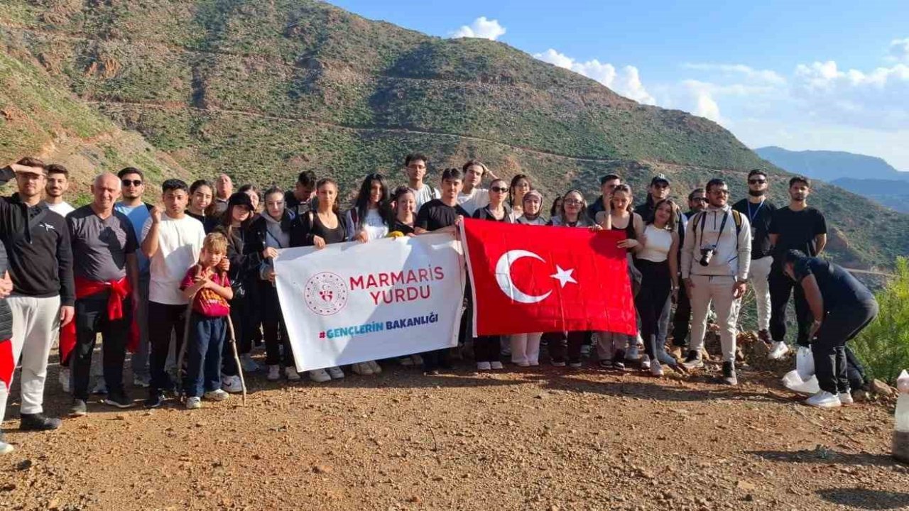 KYK’lı öğrencilerden ve derneklerden yangın sonrası Marmaris’e can suyu
