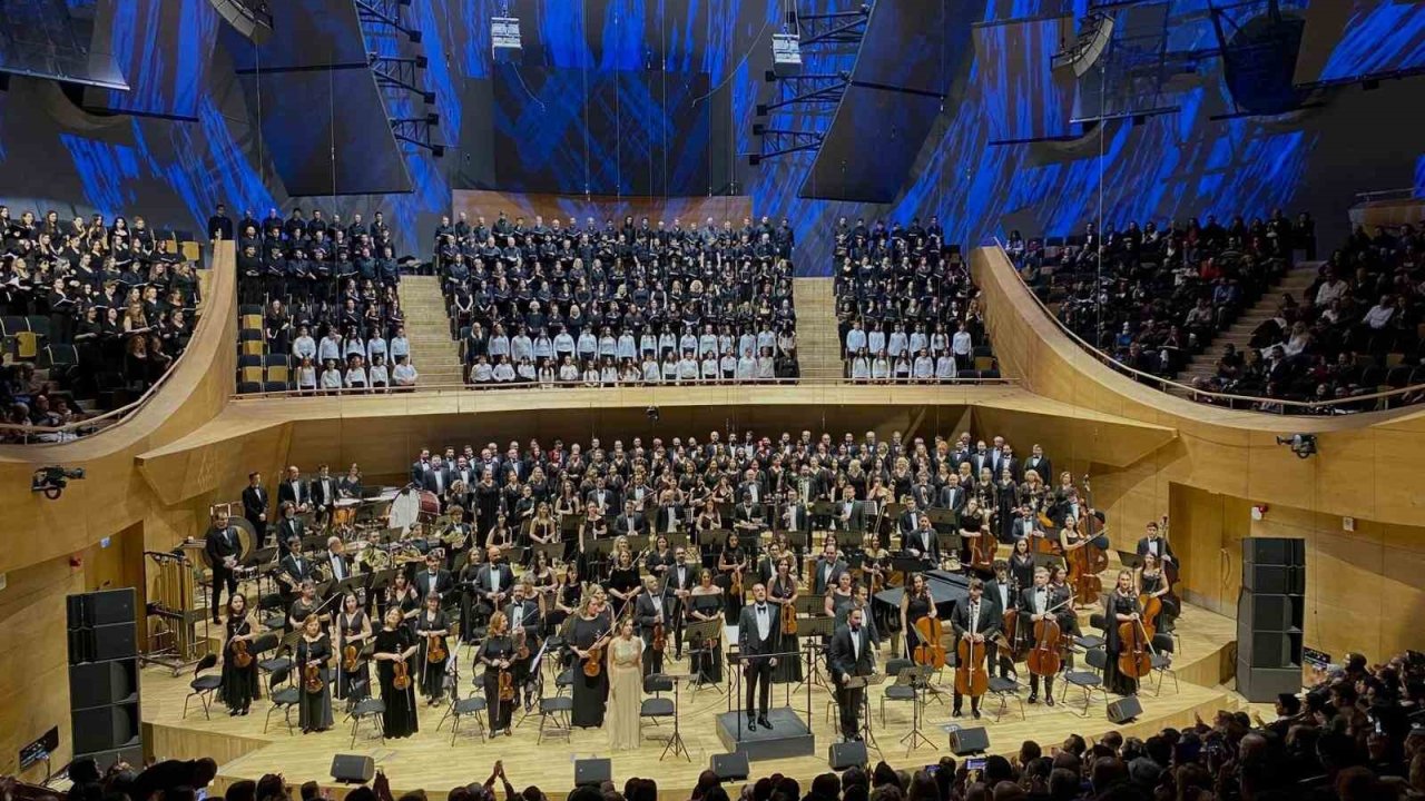 CSO’nun 200. yılı Dünya Koro Günü’nde 500 koristin verdiği konserle taçlandı