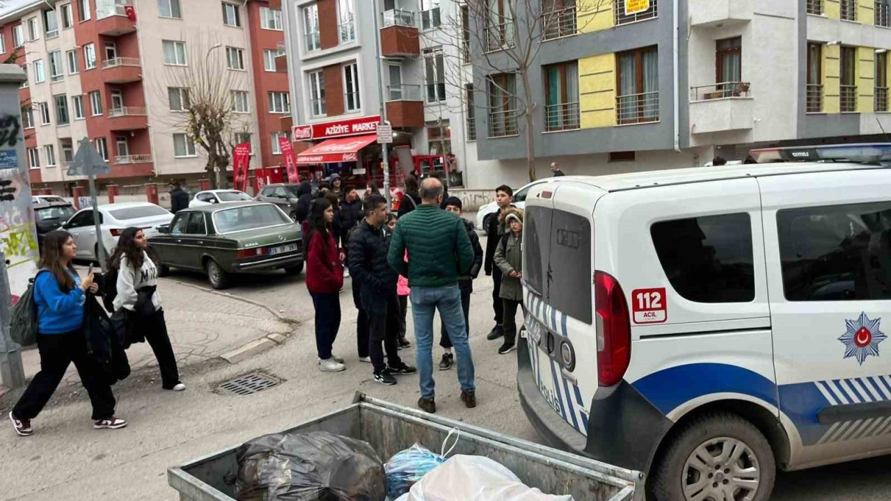 Eskişehir’de 12 yaşındaki çocuk okul çıkışında bıçaklandı
