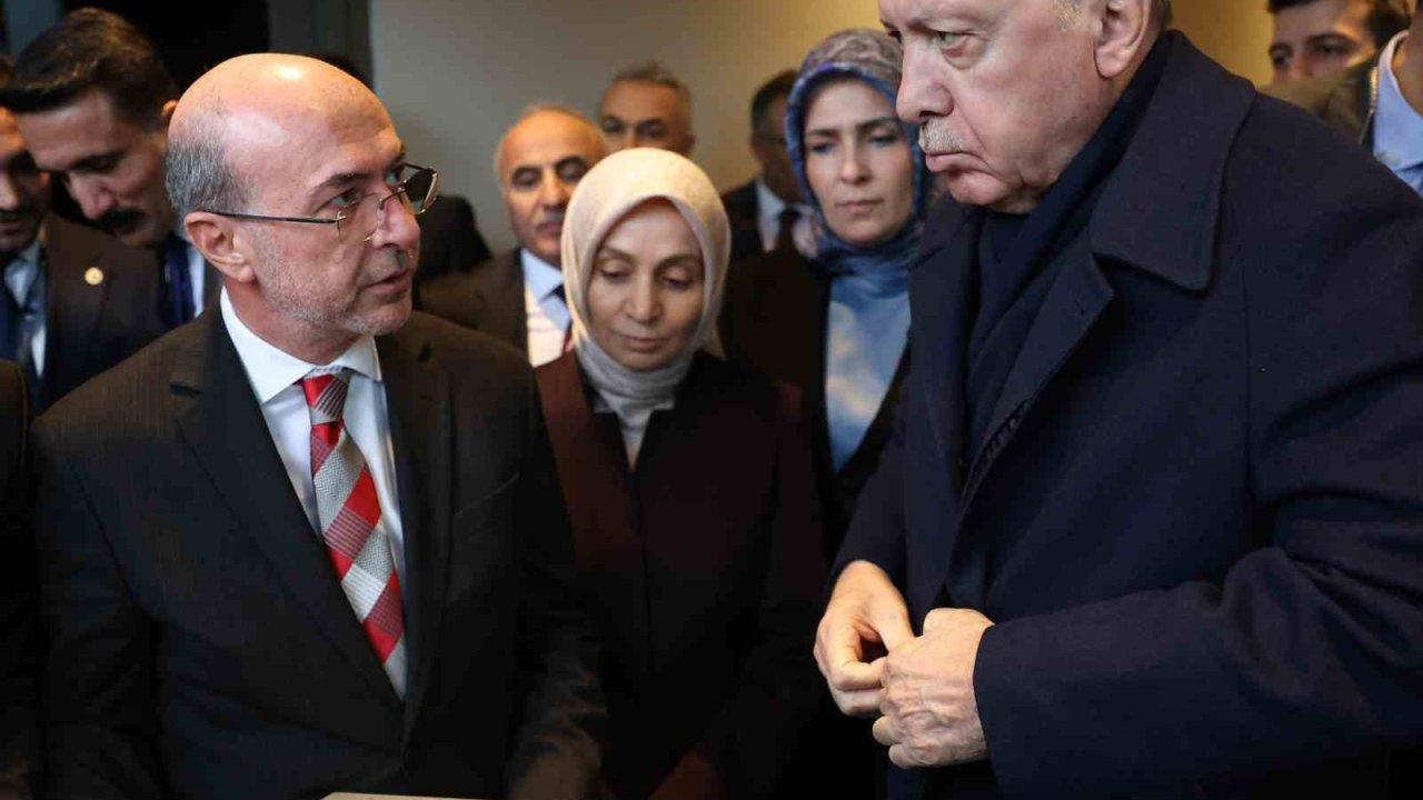 Başkan Pekyatırmacı, Türklerin Mirası Projesinin ilk 4 cildini Cumhurbaşkanı Erdoğan’a takdim etti