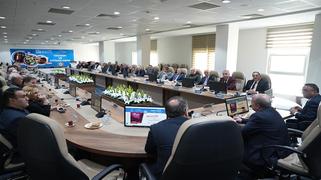 Rektör Prof. Dr. Ahmet Demir senato üyeleriyle bir araya geldi