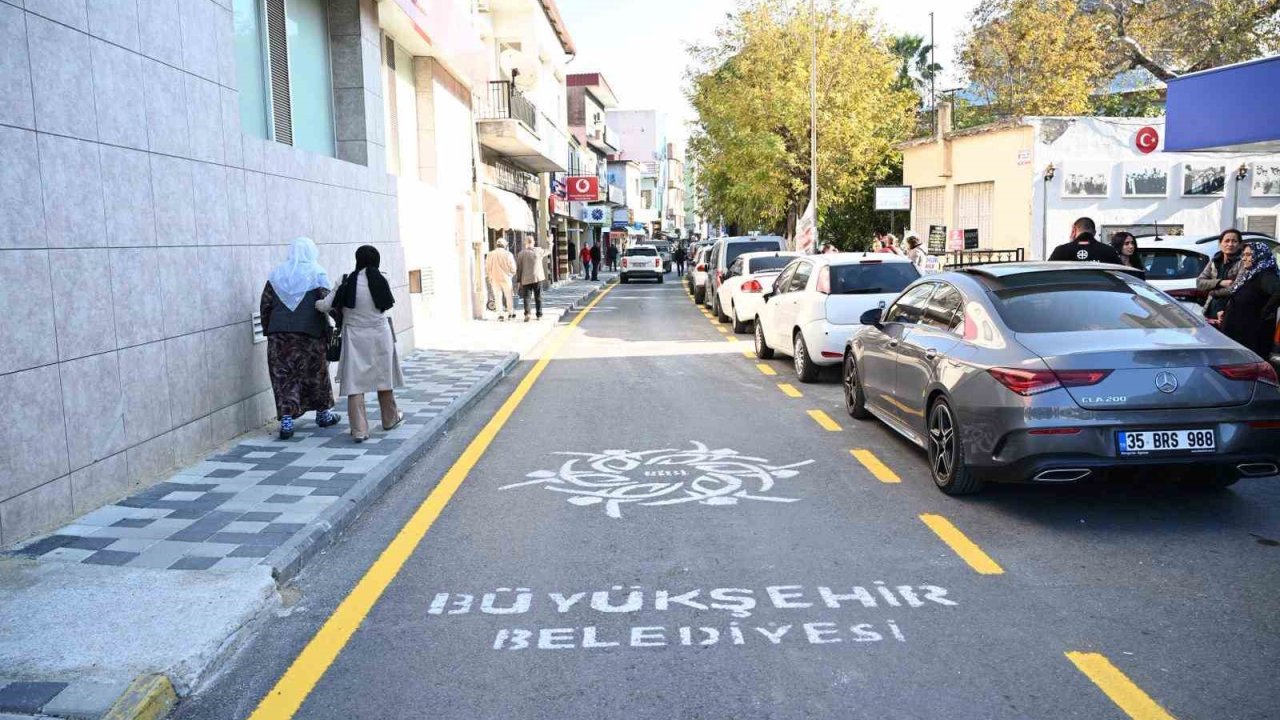 Aydın Büyükşehir Belediyesi yol yapım ve yenileme çalışmalarını sürdürüyor