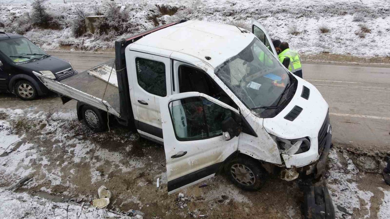 Kastamonu’da işçileri taşıyan kamyonet yan yattı: 7 yaralı