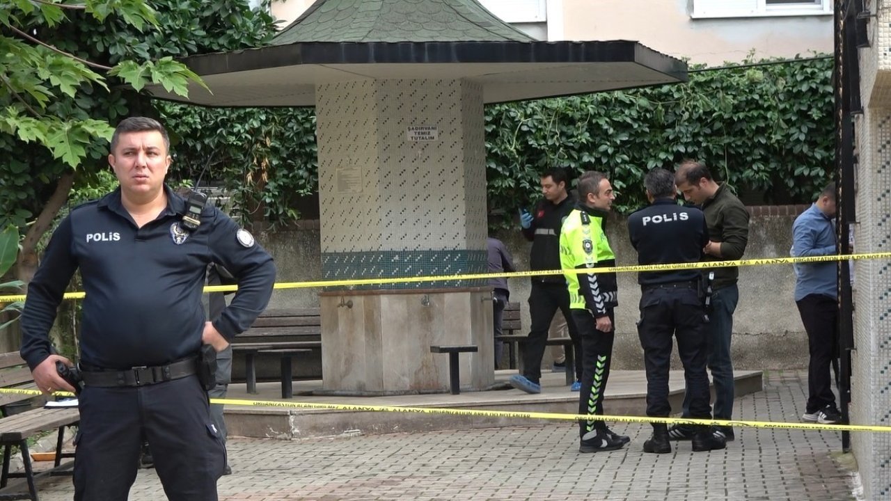 Genç kadın toplantı için beklediği dayısının silahından çıkan kurşunlarla hayatını kaybetmiş