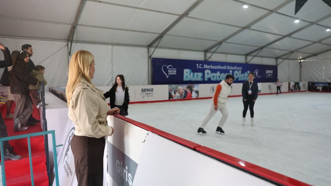 Merkezefendi’de buz pateni pisti açıldı