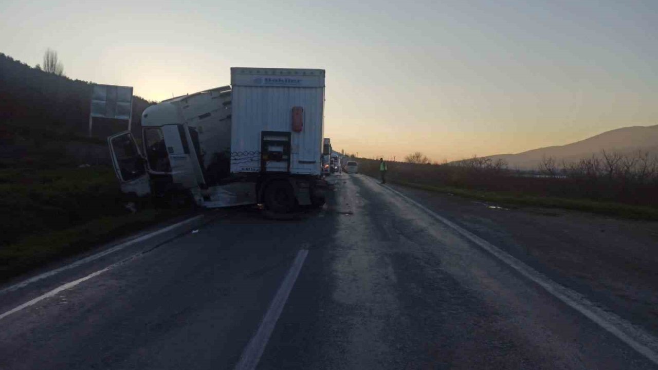Bilecik’te tır kontrolden çıktı: 1 yaralı