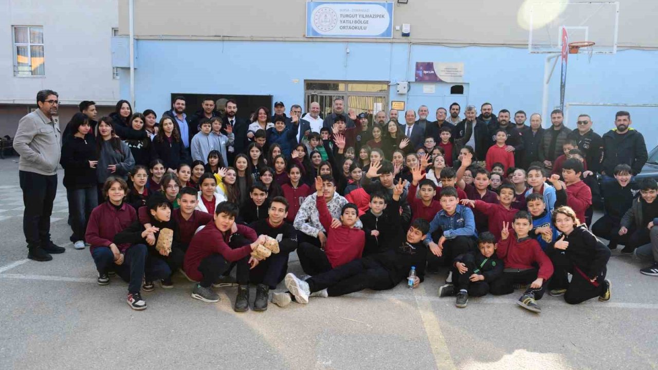 Osmangazi Belediyesi’nden çocukların içlerini ısıtan dayanışma