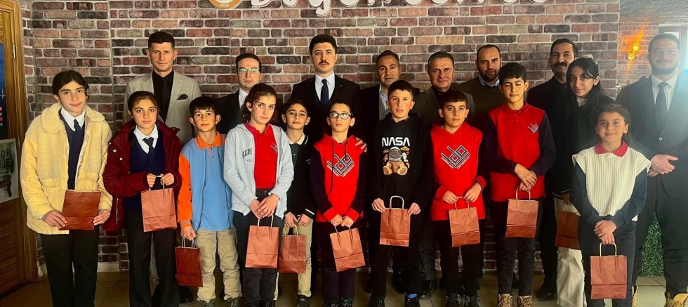 Kaymakam Kahraman’dan Başarılı Öğrencilere Ödül