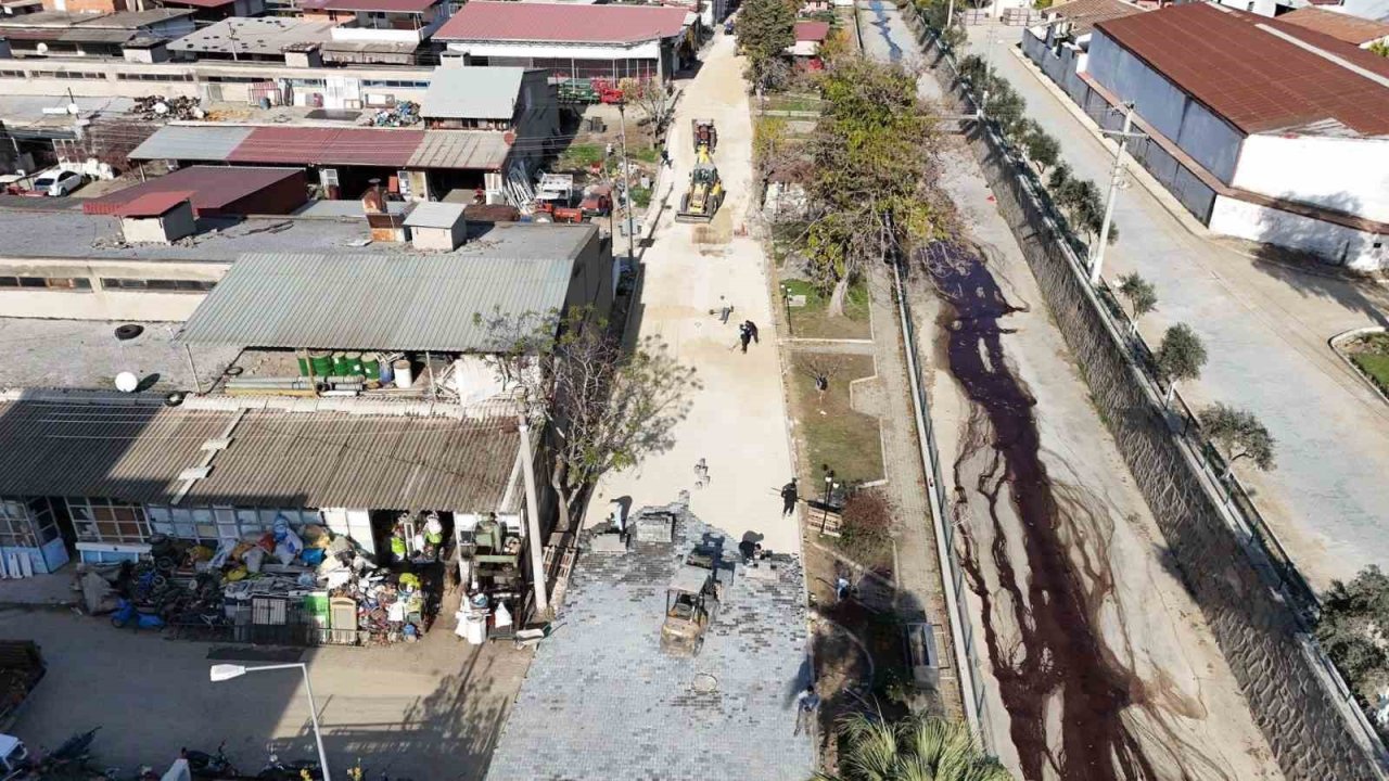 Yenipazar’da Doğu Mahallesi’nde parke taşı çalışmaları sürüyor