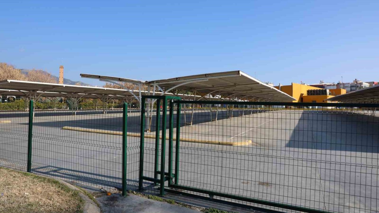 Vatandaşın ücretsiz kullandığı otopark kapatıldı