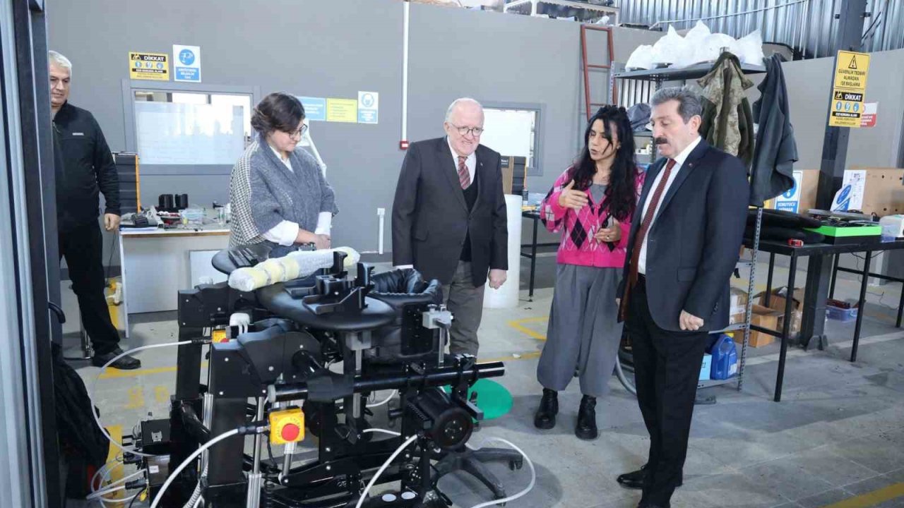 Türk mühendislerden çocuklar için mobil yürüme robotu