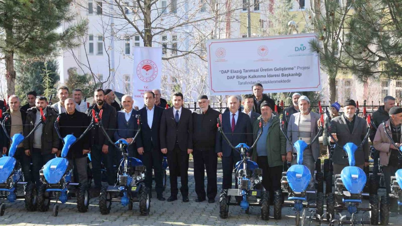 Elazığ’da çiftçilere çapa makinesi dağıtıldı