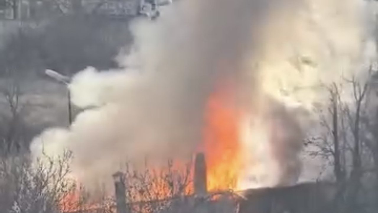 Alevlere teslim olan kulübe küle döndü