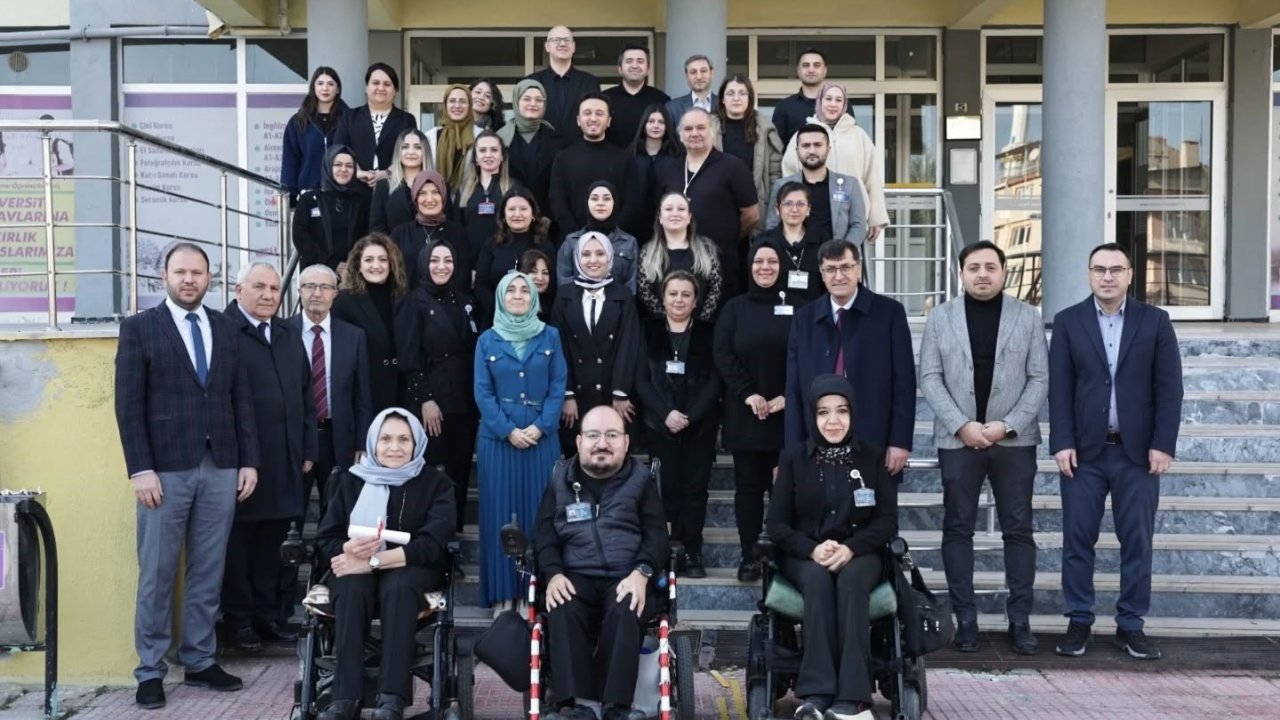 Kütahya Belediyesi’nde 26 personel işaret dili sertifikası aldı