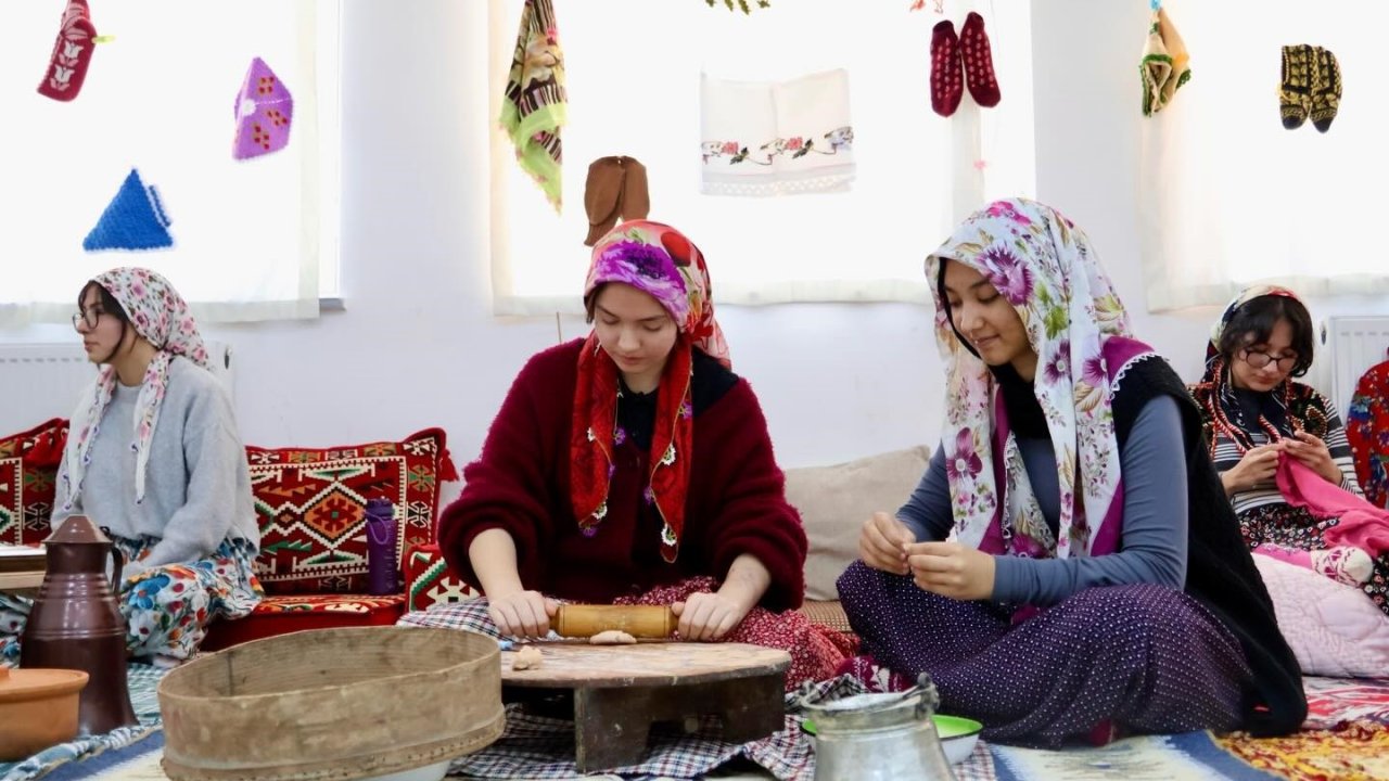 Bilecik’te öğrencilerden hayır çarşısı