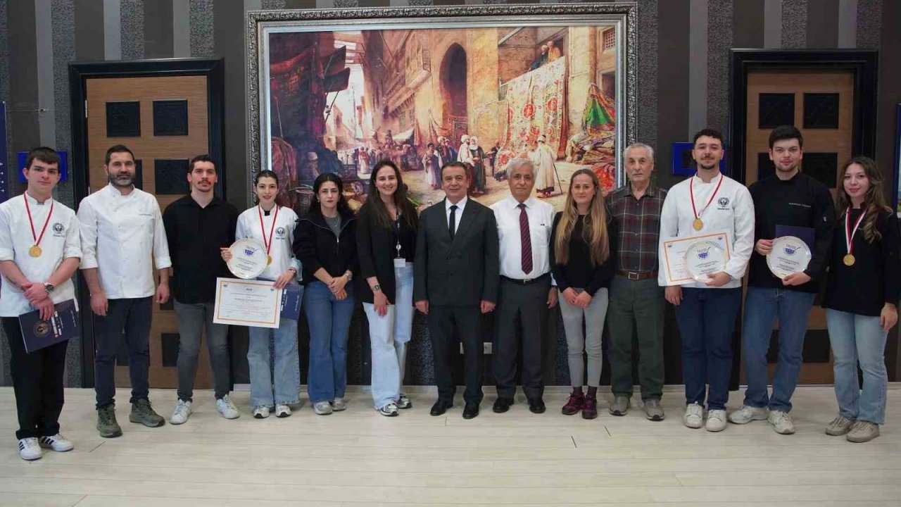 İGÜ öğrencilerinden Uluslararası Gastronomi Festivali’nde altın madalya başarısı