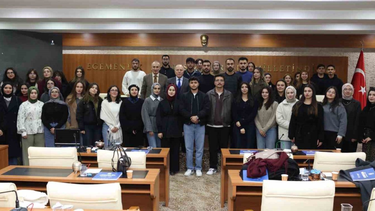 Başkan Sekmen, EBYÜ Hukuk Fakültesi öğrencilerini ağırladı