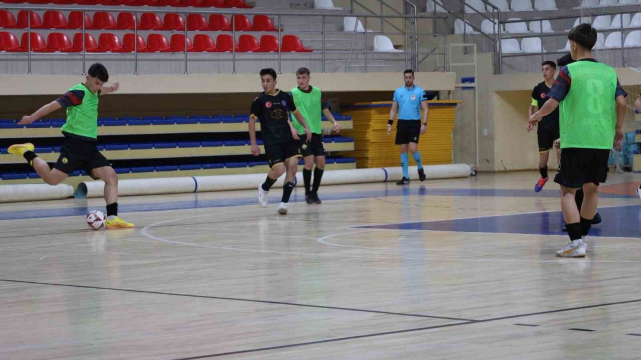 Bilecik’te genç erkekler futsal müsabakaları büyük heyecana sahne oluyor