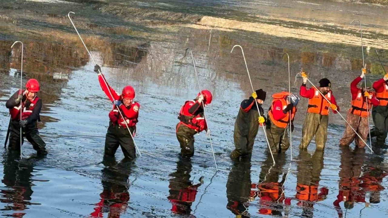 Eskişehir’de 4 gündür kayıp öğretmen için suda arama çalışmaları başlatıldı