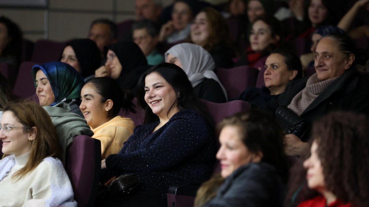 Kartepe’de tiyatro şöleni