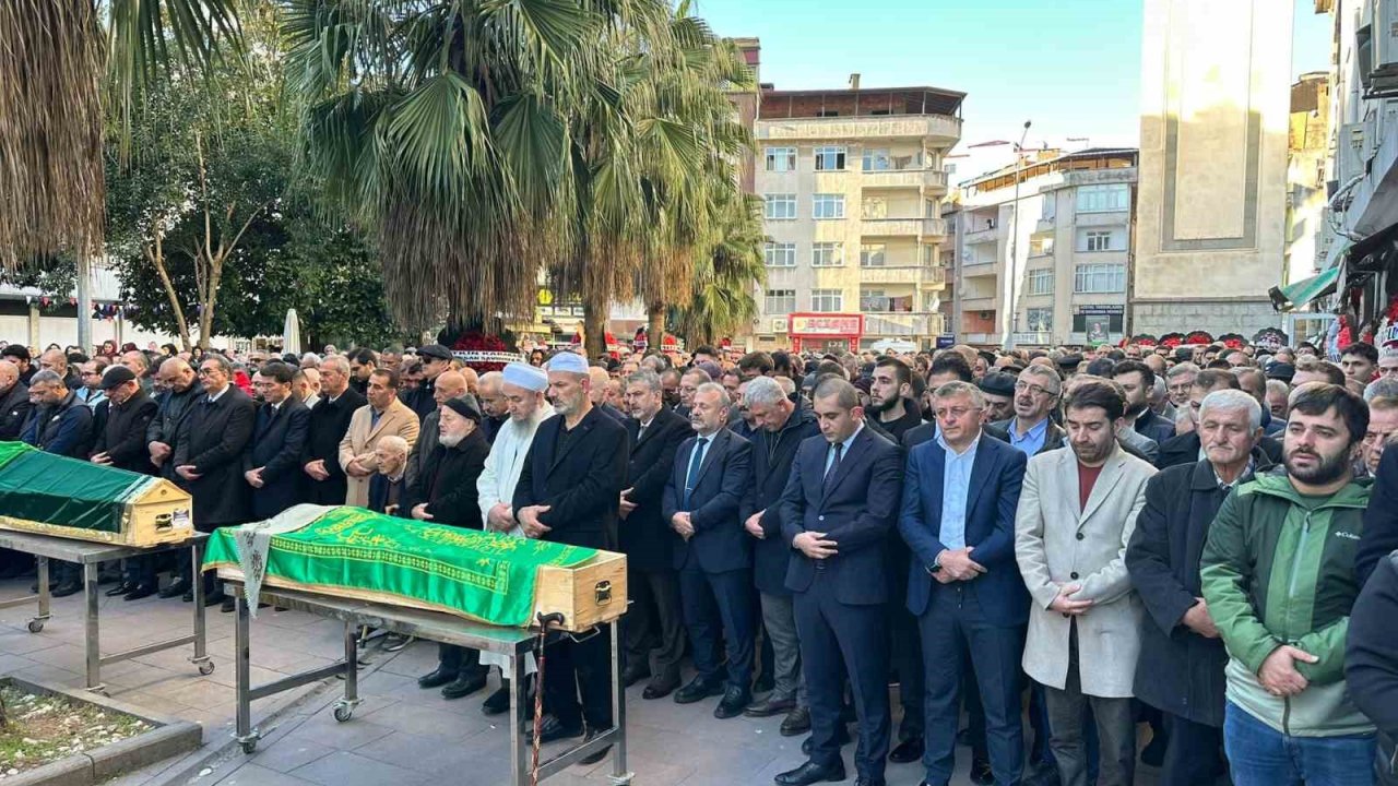 İstanbulspor Başkanı Sarıalioğlu’nun annesi Sebahat Sarıalioğlu son yolculuğuna uğurlandı