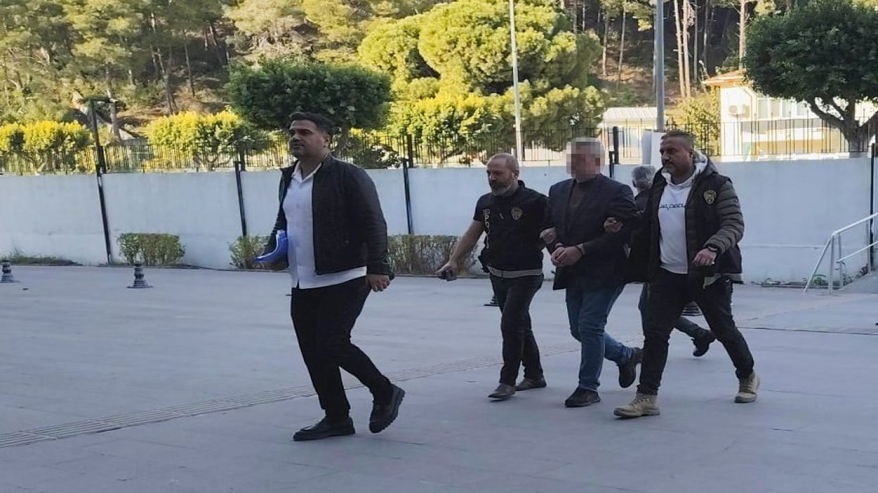 Antalya’da sahibi olduğu markette tartıştığı 2 kişiyi öldüren cinayet zanlısı adliyeye sevk edildi