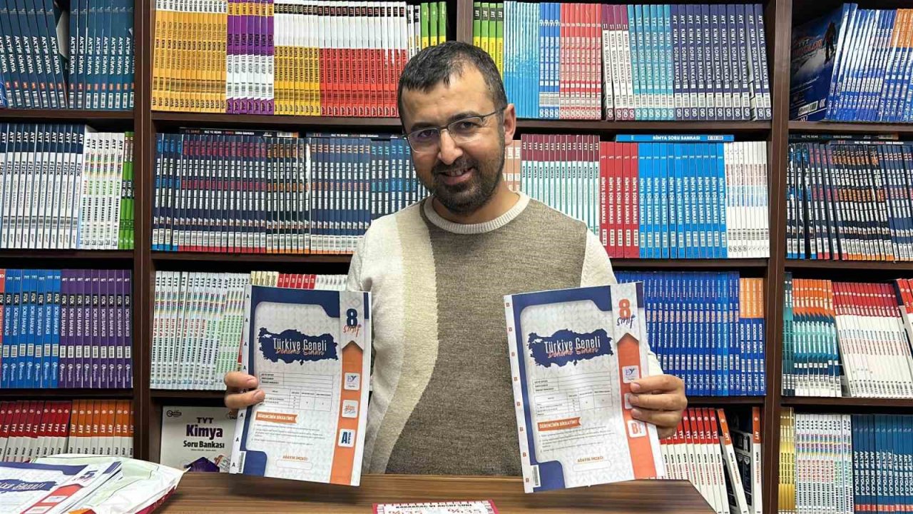 Hatay’da depremzede öğrencilere 8 bin ücretsiz deneme kitapçığı dağıtıldı