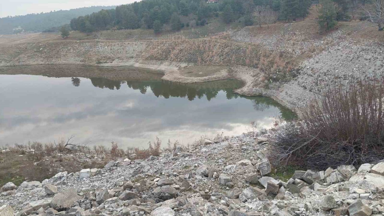 Sarıgöl’de barajlar kış yağışlarını bekliyor