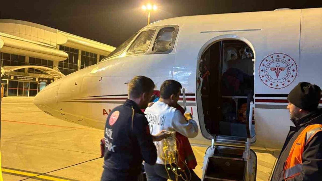 Ağrı’da karaciğer yetmezliği gelişen çocuk uçak ambulansla Ankara’ya sevk edildi
