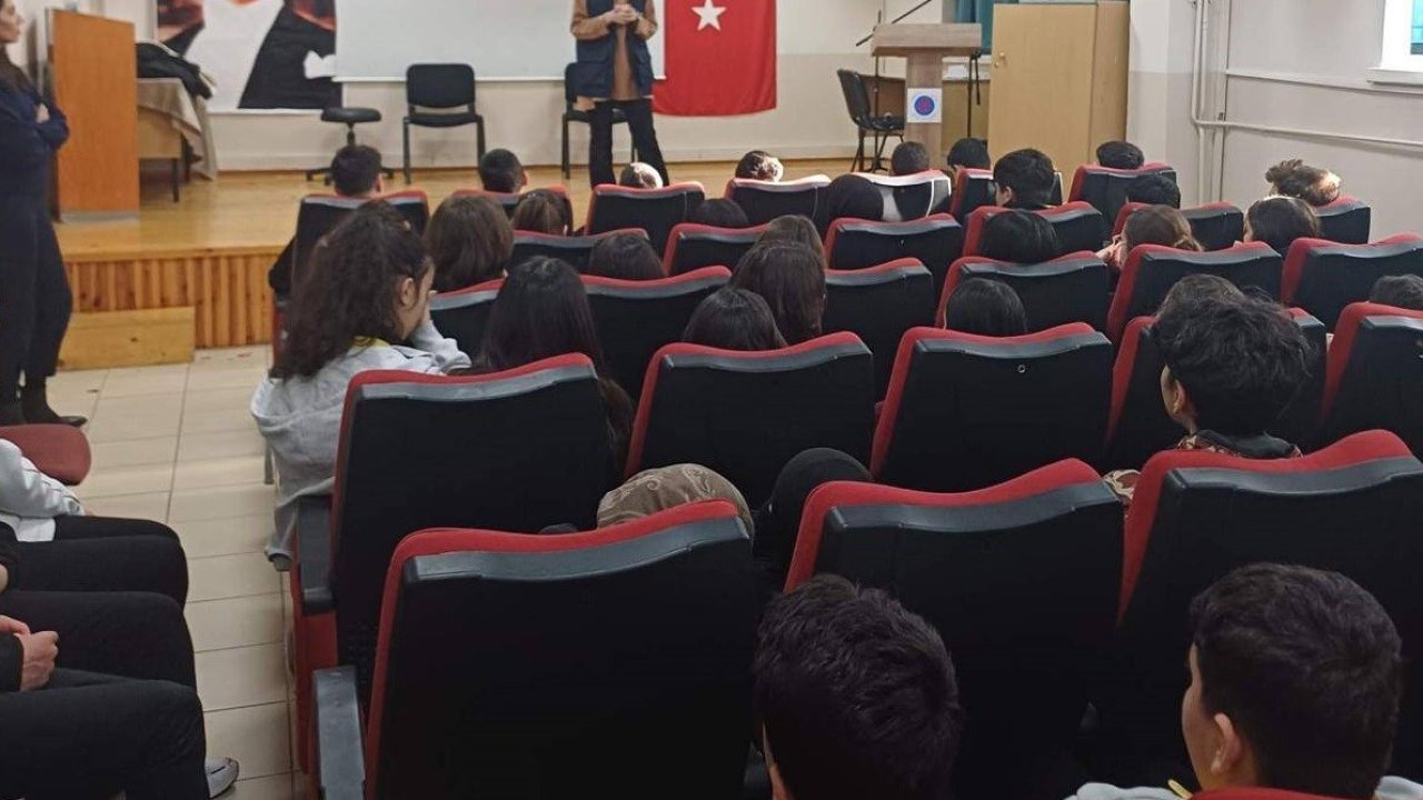 Erzincan’da öğrencilere siber suçlarla mücadele eğitimi