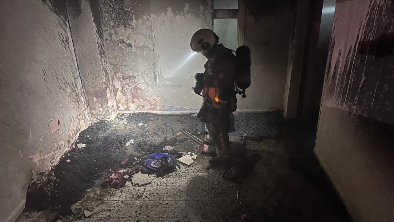 Antakya’da metruk bina yangını