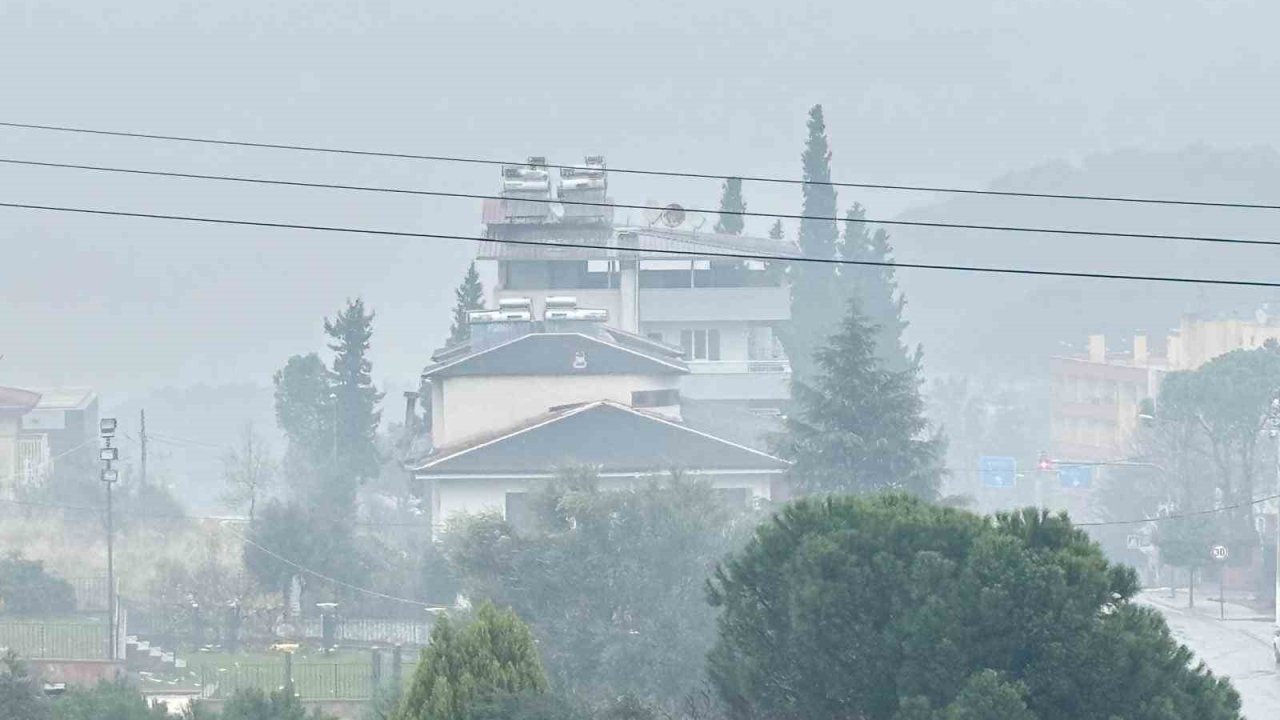 Bozdoğan sise teslim oldu, görüş mesafesi düştü
