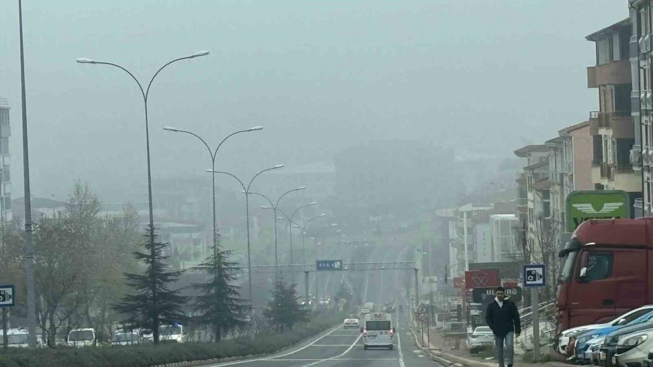 Bilecik’te sis gün boyu etkisini sürdürdü