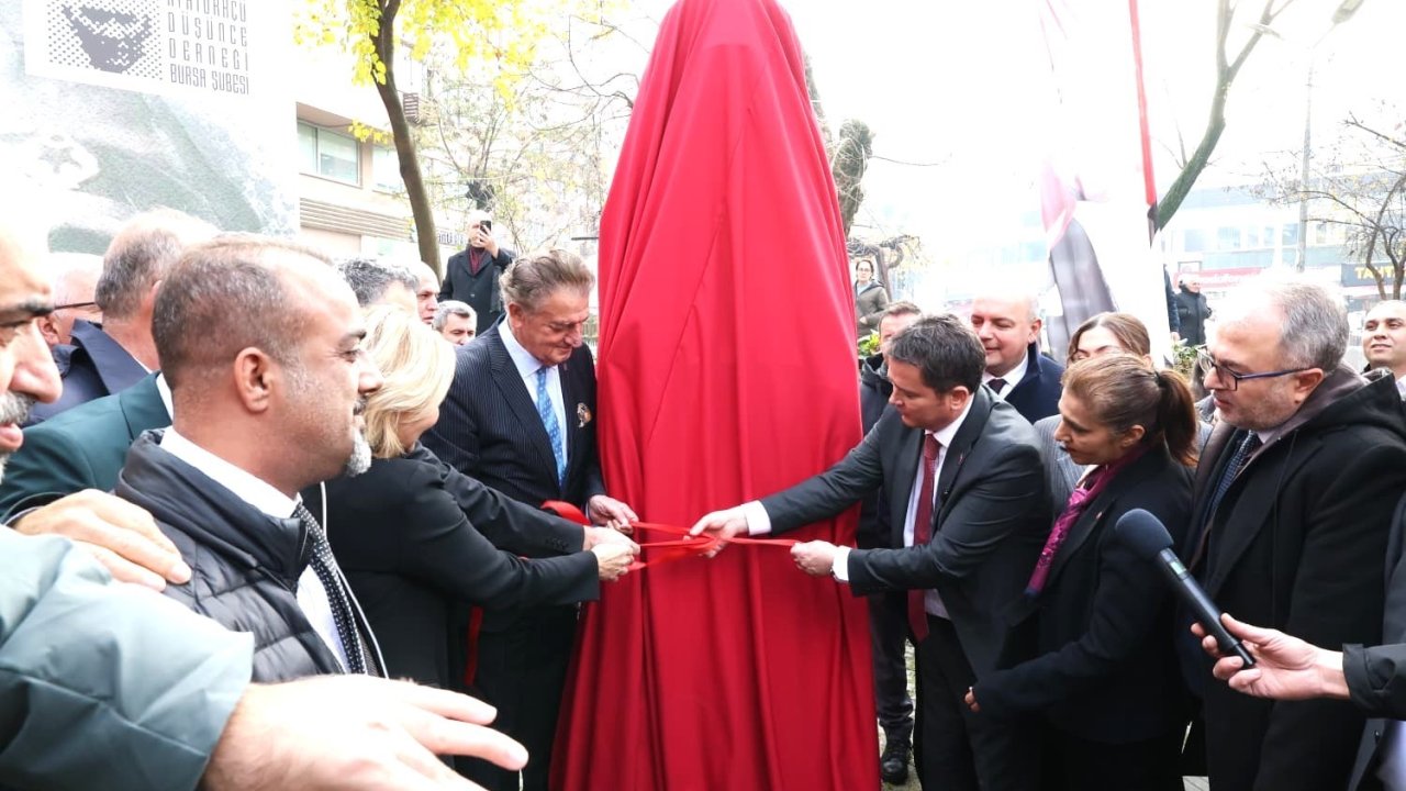 Osmangazi’de Şehit Kubilay Anıtı açıldı