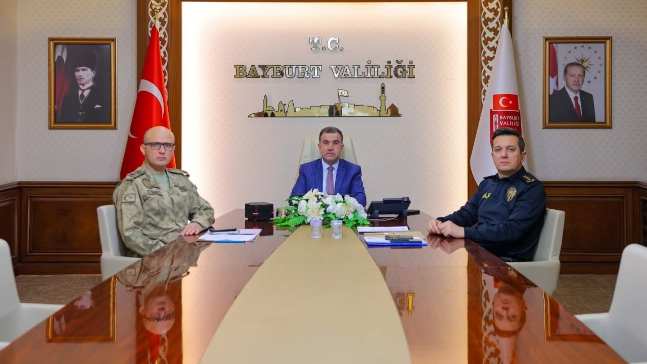Vali Eldivan, İçişleri Bakanı Yerlikaya başkanlığındaki yeni yıl tedbirleri toplantısına katıldı