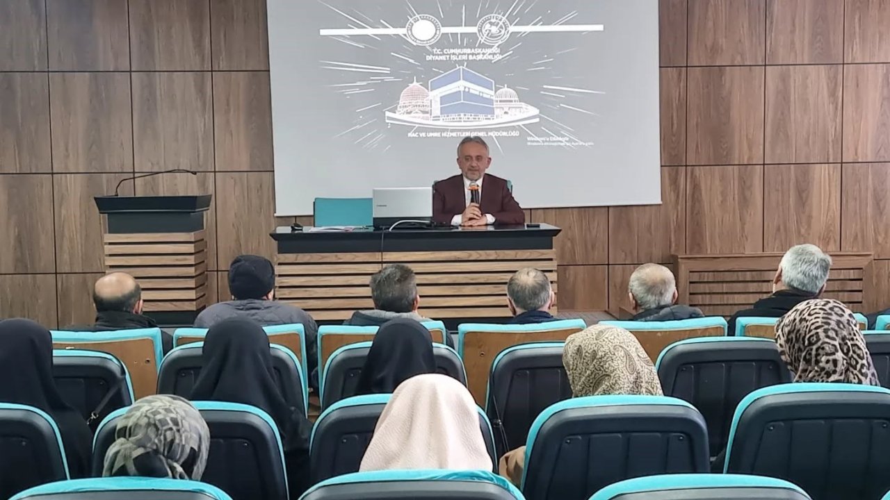 Bayburt’ta umrecilere hazırlık eğitimi verildi