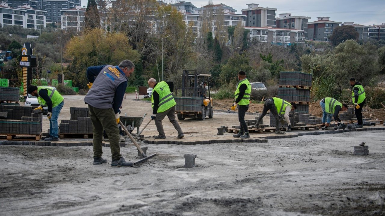 Kuşadası Belediyesi kente modern ve konforlu yollar kazandırıyor