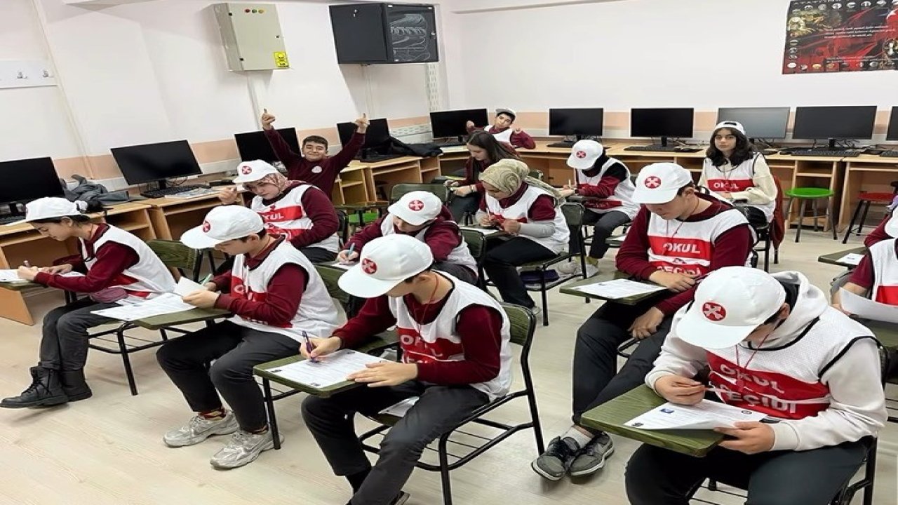 Bilecik’te öğrencilere okul geçidi görevlisi eğitimi