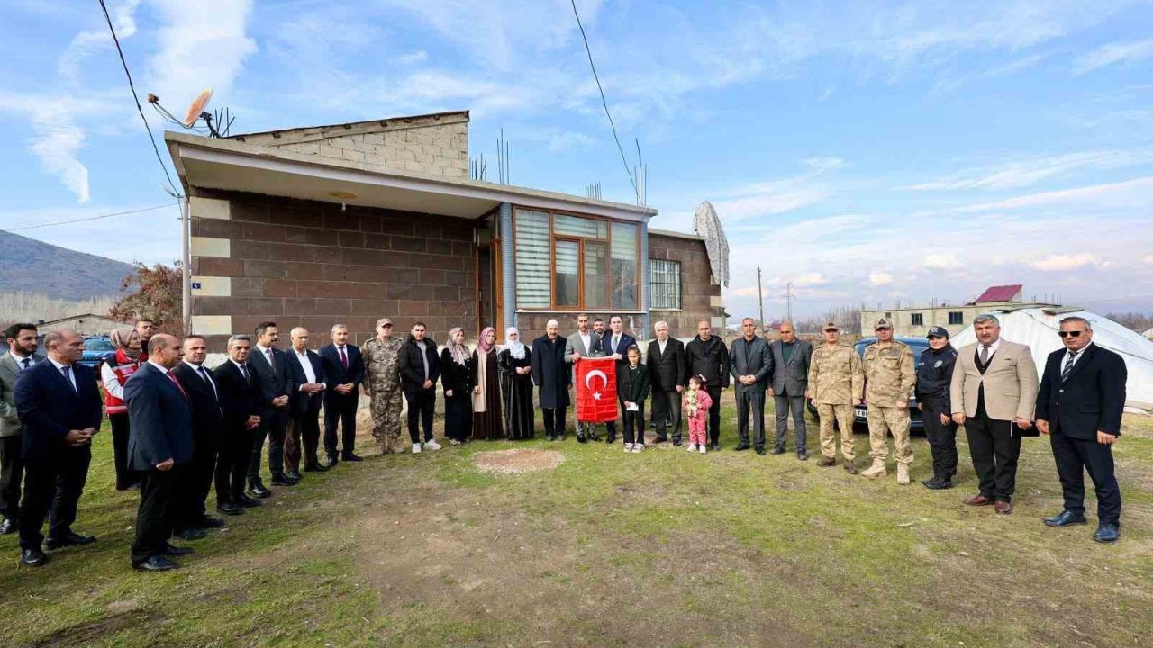 Vali Karakaya’dan şehit ailesine ziyaret