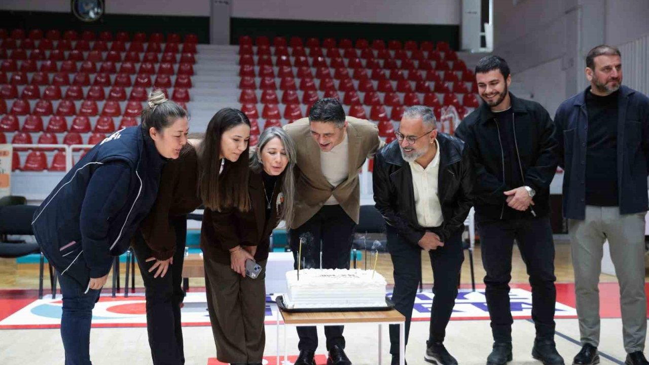 Personelinden Başkan Serkan Acar’a doğum günü sürprizi