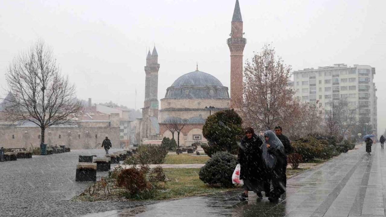 Sivas’ta kar yağışı etkili oldu, kartpostallık görüntüler oluştu