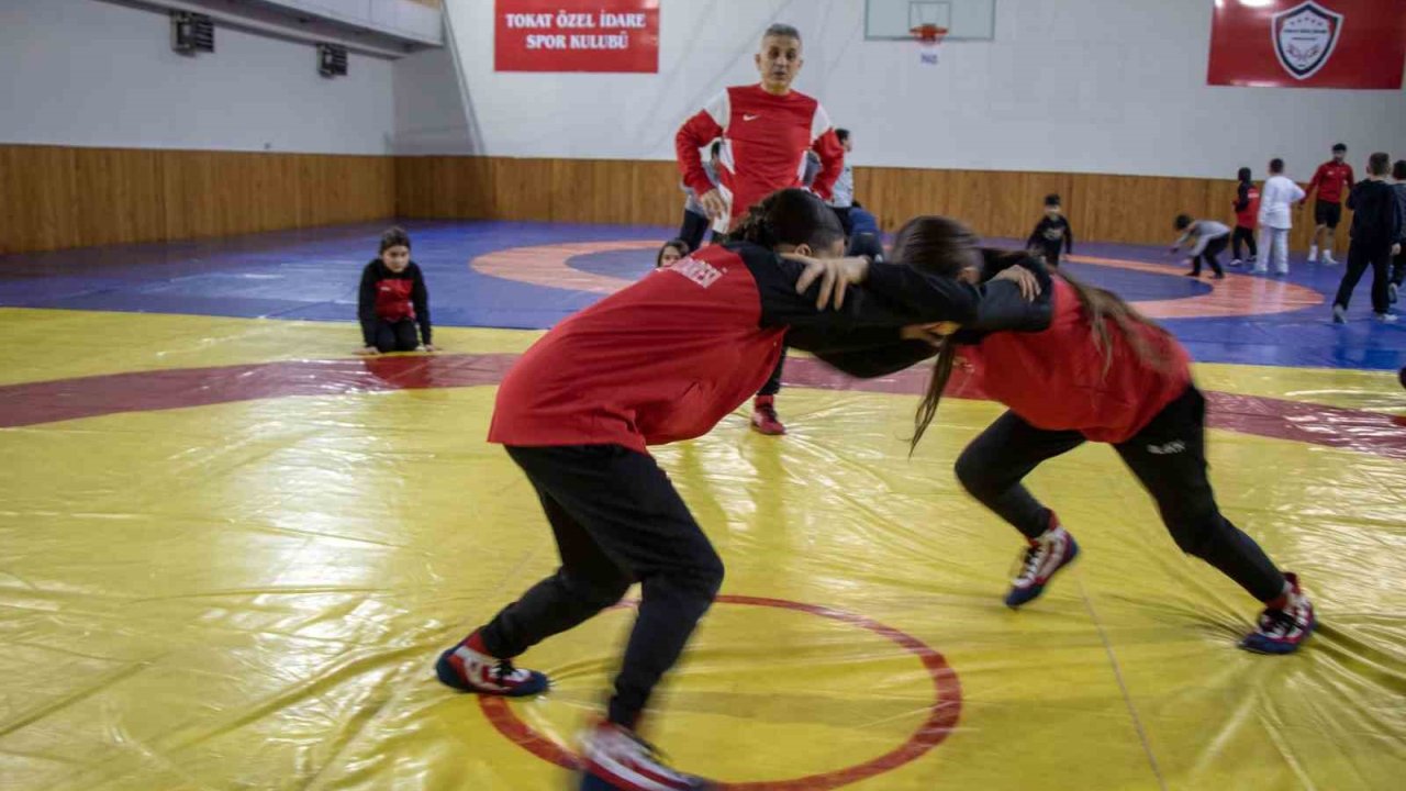 Şampiyon güreşçi Nesrin Baş, Tokat’ta kız çocuklarına örnek oldu