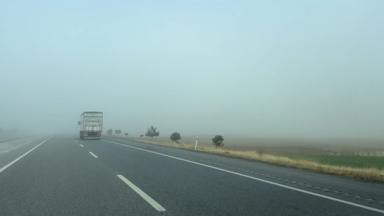 Afyonkarahisar’da sisli hava etkili oldu