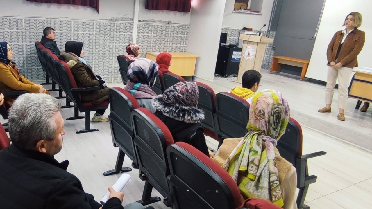 Altıntaş’ta YKS başarısını artırmaya yönelik veli toplantısı