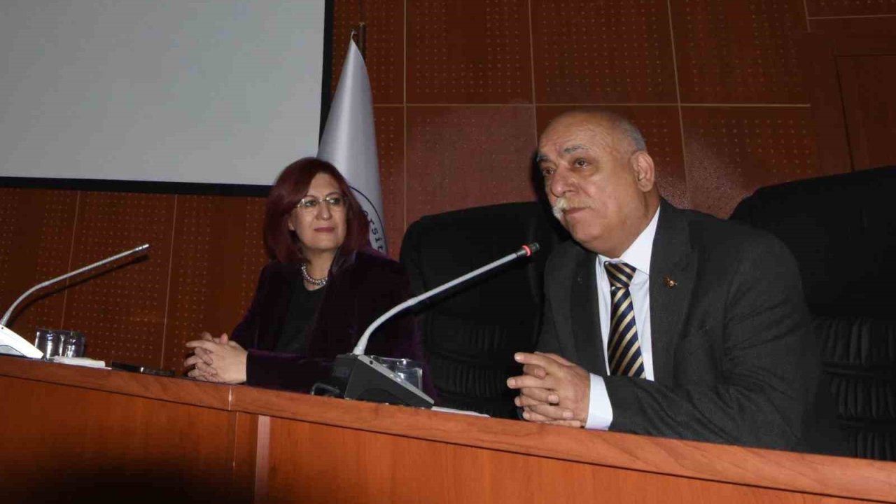 Prof. Dr. Kök, 37 yıllık meslek hayatı deneyimlerini öğrencileriyle paylaştı