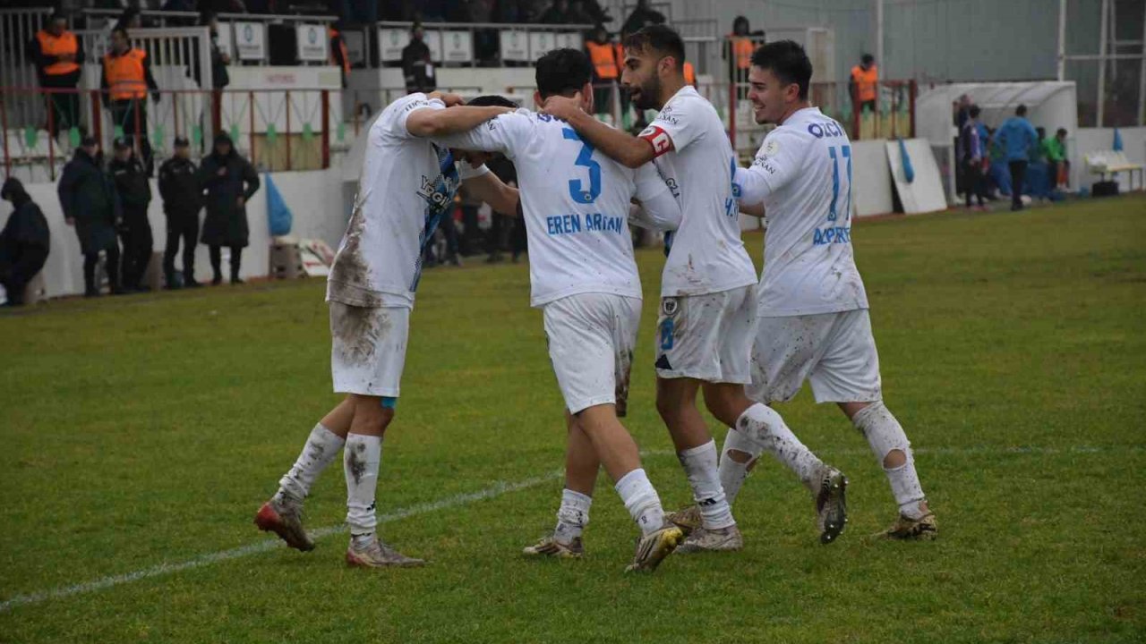 Erciyes 38 FK  15 maçta 17 gol attı