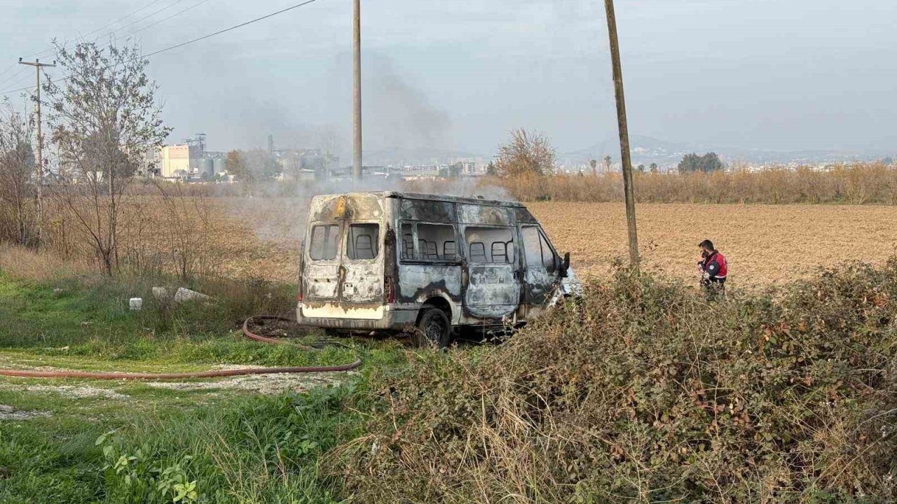 Mersin’de minibüs yangını